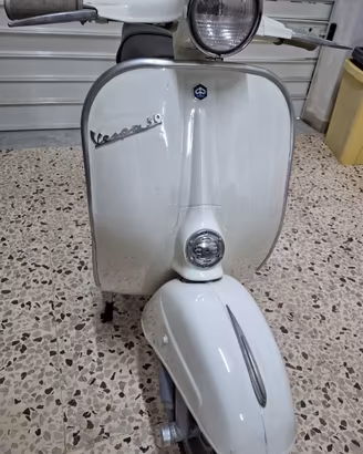 Vespa 50L Faro rotondo del 1968