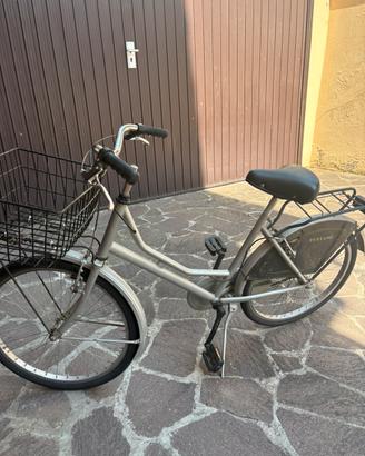 Bici Holland da citta con cestino e portapacchi