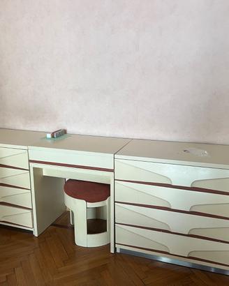 2 Cassettiere e toeletta con specchio e sgabello