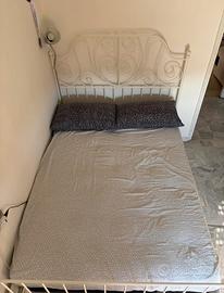 Letto queen size completo di rete e materasso