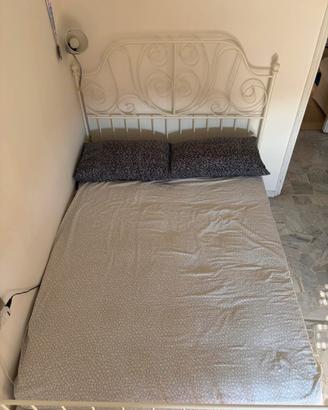 Letto queen size completo di rete e materasso