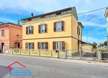 Casa singola con giardino e garage