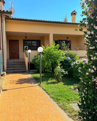 Villa di 220 m² con più di 5 locali a Bracciano