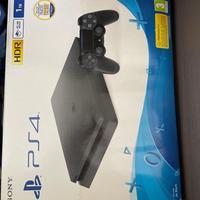 Play Station 4, 2 joysticks, 4 giochi
