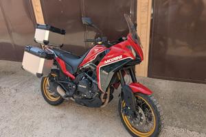 Moto Morini XCape 650 Gold Wheel edition
