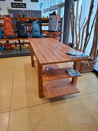 Tavolo in legno da negozio o garge. 