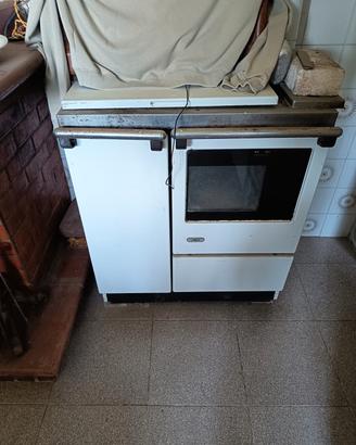 Cucina a legna vecchia