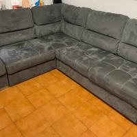 Divano con poggiapiedi estraibile+pouf contenitore