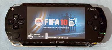 PSP portatile versione 1004 con caricabatterie