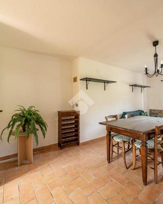 CASA SEMINDIPENDENTE A CASINA