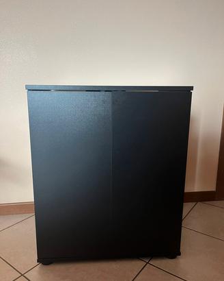 mobile nero in legno