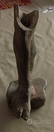 Scultura frammentaria in terracotta parte inferior