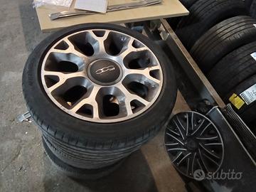 Gomme e cerchi 500 con gomme al 90 %