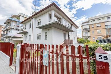 Villa Via Giuseppe Verdi, 53, 04100, Latina