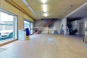AMPIO NEGOZIO IN CENTRO A BIASSONO!