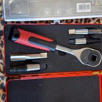 Una chiave a cricchetto reversibile