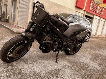 Honda FVR 750 Custom