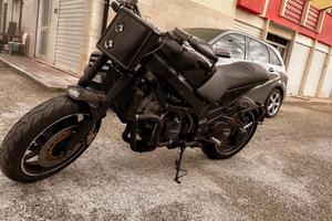 Honda FVR 750 Custom