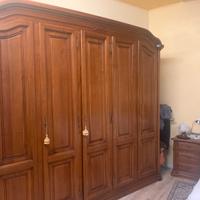 Splendida camera da letto in legno massiccio