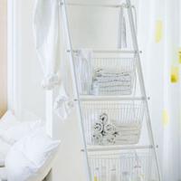 Scaletta portasciugamani e relativi contenitori 