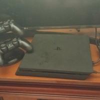 PlayStation 4 con TV e giochi 