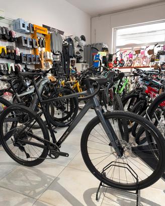 Gravel Focus Atlas 6.7 shimano Cues nuova
