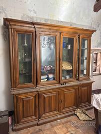 Credenza Vetrina in Noce – Stile Classico –