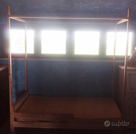 letto singolo a baldacchino