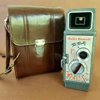Bell & Howell
Two Twenty 8 mm 