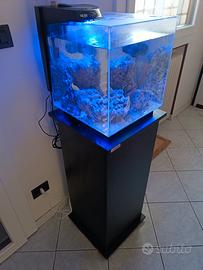 Acquario e mobiletto 