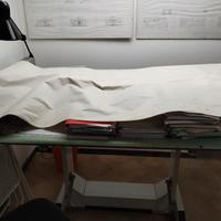 Tavolo da disegno con tecnigrafo.