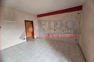 Soluzione di 476 mq con spazio esterno