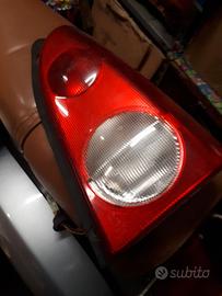 fanale posteriore  OPEL AGILA