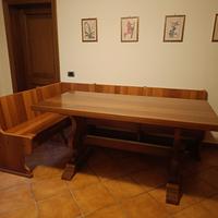 Giropanca e tavolo in legno