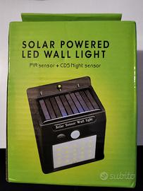 Luce per esterni a batteria solare  con sensore 