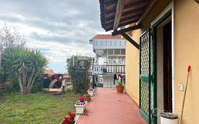 Villa Indipendente su 3 Livelli con Giardino e Gar