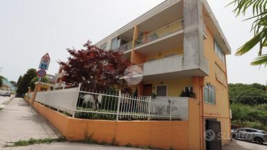 BOX A SAN BENEDETTO DEL TRONTO