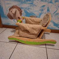 cavallo a dondolo in legno