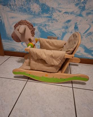 cavallo a dondolo in legno