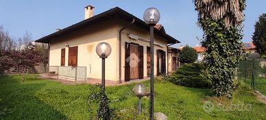 VILLA SINGOLA A LONATE POZZOLO