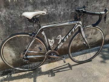 bici da corsa Scott in carbonio 