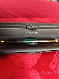 Penna sfera Parker Frontier BIC nuova.