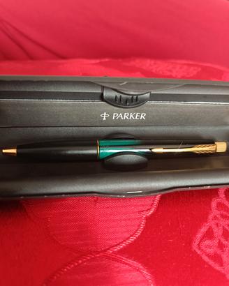 Penna sfera Parker Frontier BIC nuova.