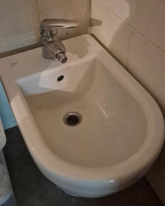 Bidet Ideal Standard filo muro + rubinetto Grohe