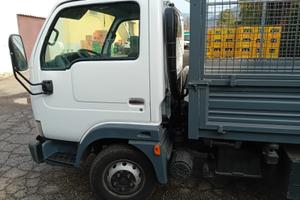 Nissan cabstar ribaltabile trilaterale