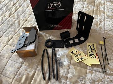 Porta targa laterale e pastiglie freni per custom