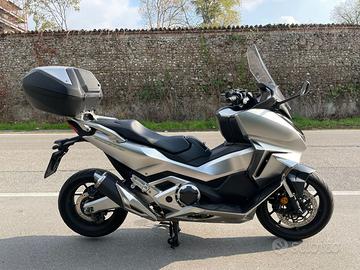 Honda forza 750