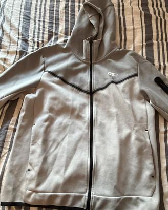 collezione nike tech