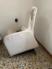 Poltrona motorizzata con telecomando