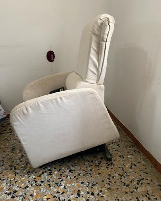 Poltrona motorizzata con telecomando